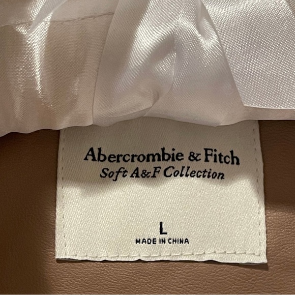 White Abercrombie & Fitch Cloud Sherpa Vest Large - Picture 6 of 6